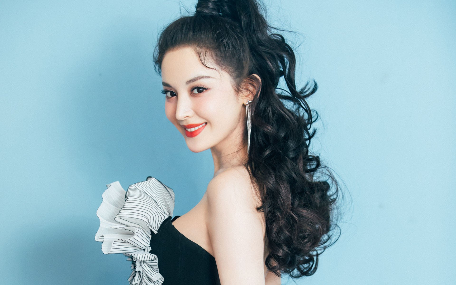 捷克女足遭遇两连败，无缘淘汰赛，捷克女足门将图片